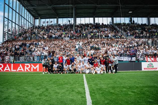 DFB-Pokal: Lüneburger SK - SV Werder Bremen, 22.08.2026 Die Mannschaft vor den Fans; Fußball, DFB-Pokal, 1. Runde: Lüneburger SK vs. SV Werder Bremen am 22.08.2026 im Millerntor-Stadion, Hamburg DFB REGULATIONS PROHIBIT ANY USE OF PHOTOGRAPHS AS IMAGE SEQUENCES AND OR QUASI-VIDEO. *** DFB Cup: Lüneburger SK vs. SV Werder Bremen, August 22, 2026—The team in front of the fans—Soccer, DFB Cup, First Round: Lüneburger SK vs. SV Werder Bremen on August 22, 2026, at Millerntor Stadium, Hamburg. DFB regulations prohibit any use of photographs as image sequences and or quasi-video. Copyright: xBEAUTIFULxSPORTS Tonhäuserx