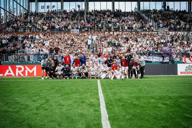 DFB-Pokal: Lüneburger SK - SV Werder Bremen, 22.08.2026 Die Mannschaft vor den Fans; Fußball, DFB-Pokal, 1. Runde: Lüneburger SK vs. SV Werder Bremen am 22.08.2026 im Millerntor-Stadion, Hamburg DFB REGULATIONS PROHIBIT ANY USE OF PHOTOGRAPHS AS IMAGE SEQUENCES AND OR QUASI-VIDEO. *** DFB Cup: Lüneburger SK vs. SV Werder Bremen, August 22, 2026—The team in front of the fans—Soccer, DFB Cup, First Round: Lüneburger SK vs. SV Werder Bremen on August 22, 2026, at Millerntor Stadium, Hamburg. DFB regulations prohibit any use of photographs as image sequences and or quasi-video. Copyright: xBEAUTIFULxSPORTS Tonhäuserx