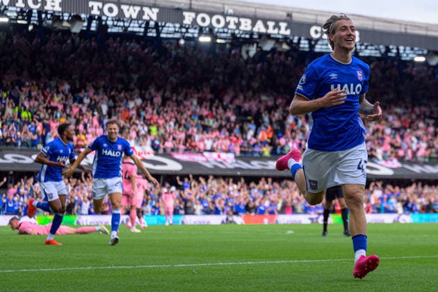 IPSWICH, ENGLAND AUGUST 22 - Jack Clarke of Ipswich Town scores the team s second goal to make score 2-1 during the Premier League game between Ipswich Town and Sunderland at Portman Road on August 22, 2026 in Ipswich, England. (Photo by Keeran Marquis Sports Press Photo)  Copyright: xKeeranxMarquis SPPx Sportspressphoto_SPR212423
