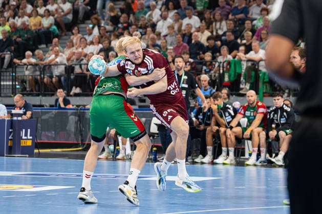 Fuechse Berlin (GER) vs SC Magdeburg (GER), Handball, 1. Handball Bundesliga Herren, Rexel Supercup 2026, Saison 2026 2027, Muenchen, 22.08.2026 Matthes Langhoff (Fuechse Berlin, 25) im Torwurf Muenchen SAP Garden Deutschland *** Fuechse Berlin (GER) vs. SC Magdeburg (GER), Handball, Men s Handball Bundesliga 1, Rexel Supercup 2026, 2026–2027 Season, Munich, August 22, 2026; Matthes Langhoff (Füchse Berlin), 25, scoring from the goal in Munich at SAP Garden, Germany