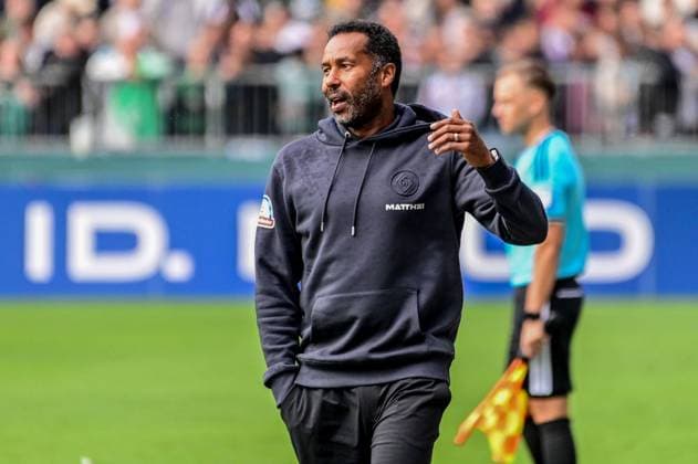 Trainer Daniel Thioune ( Werder ) Deutschland , Hamburg , Millerntor , Fussball , 1 Bundesliga , Oberliga Niedersachsen , DFB Pokal Runde 1 , LSK Lüneburg - SV Werder Bremen *** Coach Daniel Thioune, Werder Bremen, Germany, Hamburg, Millerntor, soccer, Bundesliga 1, Oberliga Niedersachsen, DFB Cup Round 1, LSK Lüneburg, SV Werder Bremen