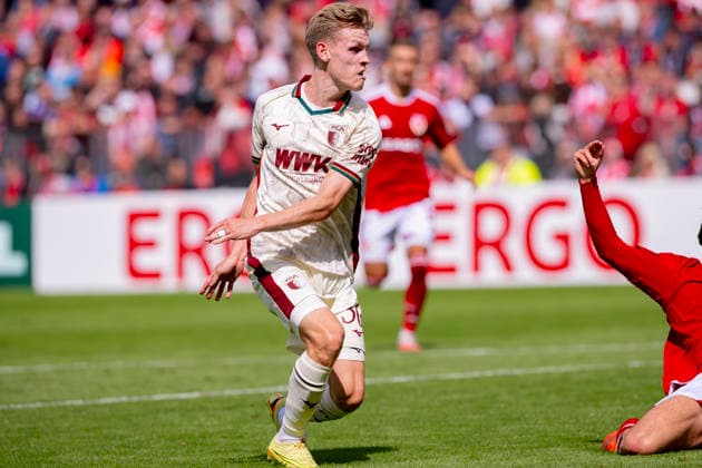 Germany, Cottbus, LEAG Energie Stadion, 22.08.2026, DFB Pokal 2026 27, 1. Runde, FC Energie Cottbus vs. FC Augsburg, Anton Kade (FC Augsburg), Photo by Eibner Pressefoto Tino Henschel DFB Pokal 2026 27, 1. Runde, FC Energie Cottbus vs. FC Augsburg Cottbus *** Germany, Cottbus, LEAG Energie Stadium, August 22, 2026, 2026–27 DFB Cup, Round 1, FC Energie Cottbus vs. FC Augsburg, Anton Kade (FC Augsburg), Photo by Eibner Pressefoto, Tino Henschel, 2026–27 DFB Cup, Round 1, FC Energie Cottbus vs. FC Augsburg, Cottbus Copyright: xEibnerxPressefotox