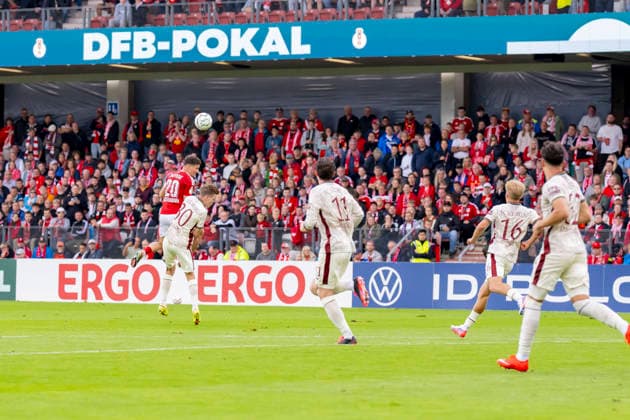 Germany, Cottbus, LEAG Energie Stadion, 22.08.2026, DFB Pokal 2026 27, 1. Runde, FC Energie Cottbus vs. FC Augsburg, Axel Borgmann (Energie Cottbus) im Kopfballduell mit Anton Kade (FC Augsburg), Photo by Eibner Pressefoto Tino Henschel DFB Pokal 2026 27, 1. Runde, FC Energie Cottbus vs. FC Augsburg Cottbus *** Germany, Cottbus, LEAG Energie Stadium, August 22, 2026, 2026-27 DFB Cup, First Round, FC Energie Cottbus vs. FC Augsburg, Axel Borgmann of Energie Cottbus in a header duel with Anton Kade of FC Augsburg, Photo by Eibner Pressefoto Tino Henschel, DFB Cup 2026–27, First Round, FC Energie Cottbus vs. FC Augsburg, Cottbus Copyright: xEibnerxPressefotox