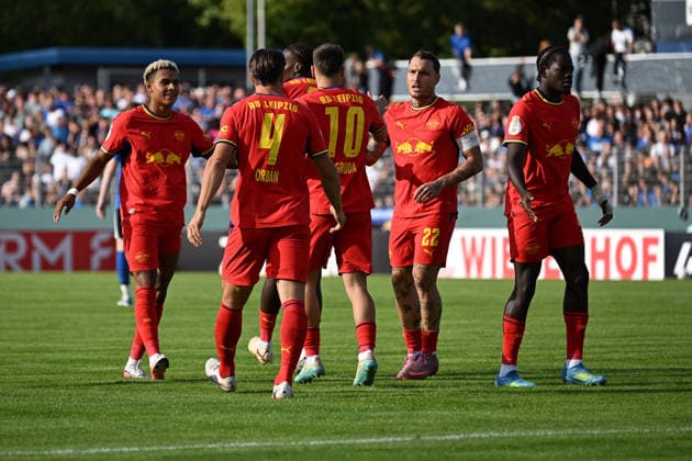 22.08.2026, xjhx, Fussball DFB Pokal 1.Runde, Eintracht Trier - RB Leipzig v.l. Torjubel nach dem Tor zum celebrating the goal celebrate 0:1 durch Brajan Gruda (RB Leipzig) Trier *** August 22, 2026, xjhx, Soccer, DFB Cup First Round, Eintracht Trier vs. RB Leipzig, Goal celebration after Brajan Gruda scored the 0-1 goal for RB Leipzig against Trier