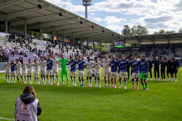GER, Aue, Fussball, DFB-Pokal, 1. Hauptrunde, FC Erzgebirge Aue vs. TSG 1899 Hoffenheim im Bild v.l.: Hoffenheimer Fans nach Abpfiff 22.08.2026, EINS Erzgebirgsstadion Aue DFB REGULATIONS PROHIBIT ANY USE OF PHOTOGRAPHS AS IMAGE SEQUENCES AND OR QUASI-VIDEO, *** GER, Aue, Soccer, DFB Cup, 1st Round, FC Erzgebirge Aue vs. TSG 1899 Hoffenheim: Photo (from left) Hoffenheim fans after the final whistle, August 22, 2026, EINS Erzgebirgsstadion Aue. DFB regulations prohibit any use of photographs as image sequences and or quasi-video, Copyright: HMBxMedia PaulxFritz