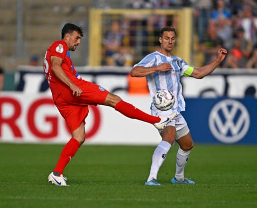 RECORD DATE NOT STATED 22.08.2026, Fussball DFB-Pokal 2026 27, 1.Runde, TSV 1860 München - Holstein Kiel, im Stadion an der Grünwalderstrasse in München, v.l. Jonas Meffert (Holstein Kiel) gegen Dennis Dressel (TSV 1860 München) ***DFL and DFB regulations prohibit any use of photographs as image sequences and or quasi-video.*** *** August 22, 2026, Soccer: 2026–27 DFB Cup, First Round, TSV 1860 Munich vs. Holstein Kiel, at the stadium on Grünwalderstrasse in Munich; from left: Jonas Meffert (Holstein Kiel) vs. Dennis Dressel (TSV 1860 Munich) ***DFL and DFB regulations prohibit any use of photographs as image sequences and or quasi-video***