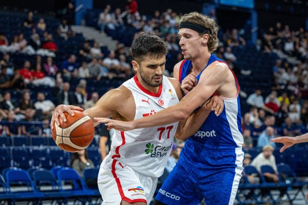 Basketball Hamburg 22.08.2026 Turkish Airlines Supercup 2026 Spiel um Platz 3 Türkei (TUR) - Tschechien (CZE) Omer Faruk Yurtseven (Türkei, No.77) Adam Kejval (Tschechien, No.11) *** Basketball Hamburg, August 22, 2026 Turkish Airlines Supercup 2026 Third-Place Game Turkey (TUR) vs. Czech Republic (CZE) Omer Faruk Yurtseven (Turkey, No. 77) Adam Kejval (Czech Republic, No. 11)