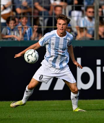 22.08.2026, Fussball DFB-Pokal 2026 27, 1.Runde, TSV 1860 München - Holstein Kiel, im Stadion an der Grünwalderstrasse in München, Julian Bell (TSV 1860 München) am Ball. ***DFL and DFB regulations prohibit any use of photographs as image sequences and or quasi-video.*** *** August 22, 2026, Soccer: 2026-27 DFB Cup, First Round, TSV 1860 Munich vs. Holstein Kiel, at the Stadion an der Grünwalderstrasse in Munich, Julian Bell of TSV 1860 Munich in possession of the ball ***DFL and DFB regulations prohibit any use of photographs as image sequences and or quasi-video***