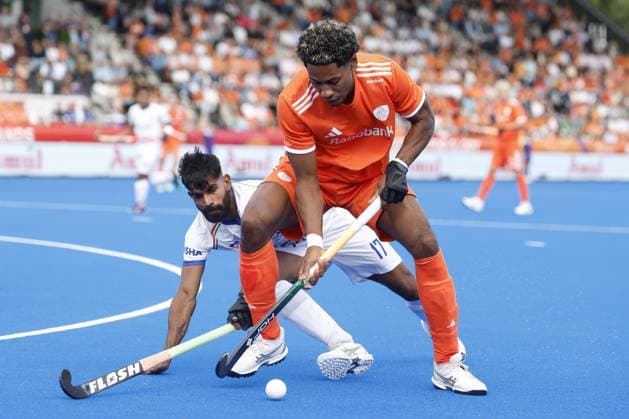 AMSTELVEEN - Terrance Pieters of the Netherlands in a duel with Sumit Singh of India during the Hockey World Cup match between the Netherlands and India at the Wagener Stadium. BAS CZERWINSKI ANP xVIxANPxSportx xxANPxIVx 566023029 originalFilename: 566023029.jpg