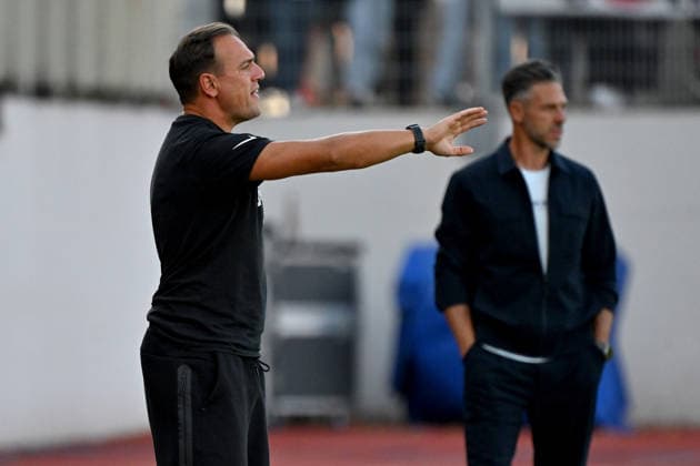 22.08.2026, xjhx, Fussball DFB Pokal 1.Runde, Eintracht Trier - RB Leipzig v.l. Trainer Coach Thomas Klasen (SV Eintracht Trier 05) gibt Anweisungen, gestikuliert, mit den Armen gestikulieren gives instructions, gesticulate Trier *** August 22, 2026, xjhx, Soccer, DFB Cup First Round, Eintracht Trier vs. RB Leipzig: Coach Thomas Klasen of SV Eintracht Trier 05 gives instructions and gestures with his arms; Trier