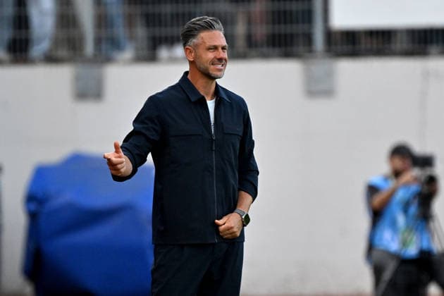 22.08.2026, xjhx, Fussball DFB Pokal 1.Runde, Eintracht Trier - RB Leipzig v.l. Trainer Coach Martin Demichelis (RB Leipzig) gibt Anweisungen, gestikuliert, mit den Armen gestikulieren gives instructions, gesticulate Trier *** August 22, 2026, xjhx, Soccer, DFB Cup, First Round, Eintracht Trier vs. RB Leipzig; Head Coach Martin Demichelis of RB Leipzig gives instructions and gestures with his arms; Trier