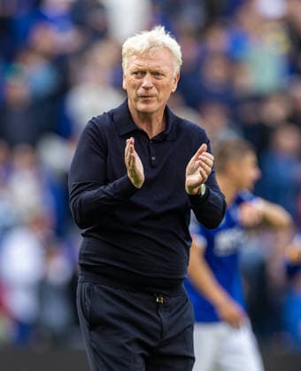 Football - FA Premier League - Everton FC v Crystal Palace FC LIVERPOOL, ENGLAND - Saturday, August 22, 2026: Everton s manager David Moyes applauds the supporters after the FA Premier League match between Everton FC and Crystal Palace FC at Bramley-Moore Dock. (Photo by David Rawcliffe Propaganda) LIVERPOOL Bramley-Moore Dock MERSEYSIDE ENGLAND  Copyright: xDavidxRawcliffex P2026-08-22-Everton_Crystal-78