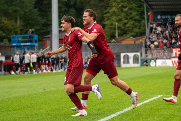 Elias Rahn (SG Sonnenhof Großaspach, 08) jubelt mit Tim Rossmann (SG Sonnenhof Großaspach, 11) nach seinem 1:0 Fuehrungstreffer, SG Sonnenhof Großaspach vs. Arminia Bielefeld, Fussball, DFB-Pokal, 1. Runde, 22.08.2026, DFB regulations prohibit any use of photographs as image sequences and or quasi-video Aspach Baden-Wuerttemberg Deutschland *** Elias Rahn of SG Sonnenhof Großaspach, No. 8, celebrates with Tim Rossmann of SG Sonnenhof Großaspach, No. 11, after his 1-0 goal that gave his team the lead, SG Sonnenhof Großaspach vs. Arminia Bielefeld, Soccer, DFB Cup, First Round, August 22, 2026; DFB regulations prohibit any use of photographs as image sequences and or quasi-video. Aspach, Baden-Württemberg, Germany Copyright: xkolbert-press PhilipxZieglerx