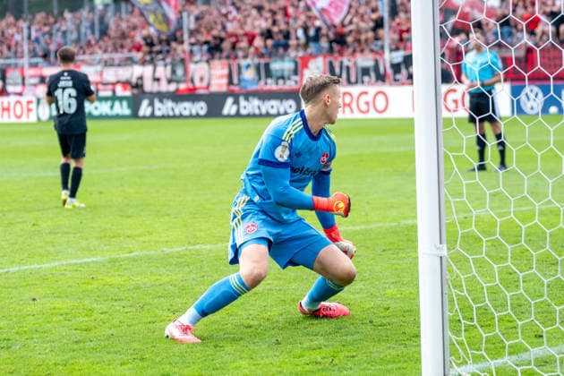 Niklas Jahn (Viktoria Koeln, 16) ist mit seinem Elfmeter an Jan Reichert (1. FC Nuernberg, 01) gescheitert. Viktoria Koeln vs. 1. FC Nuernberg, Fussball, DFB-Pokal, 1. Runde, Saison 2026 2027, 22.08.2026 DFL DFB Regulations prohibit any use of Photographs as image sequences and or Quasivideo Viktoria Koeln vs. 1. FC Nuernberg, Fussball, DFB-Pokal, 1. Runde, Saison 2026 2027, 22.08.2026 Koeln *** Niklas Jahn (Viktoria Cologne, 16) missed his penalty kick against Jan Reichert (1 FC Nuremberg, 01). Viktoria Cologne vs. 1 FC Nuremberg, Soccer, DFB Cup, 1st Round, 2026–2027 Season, August 22, 2026 DFL and DFB regulations prohibit any use of photographs as image sequences and or quasi-video Viktoria Cologne vs. 1 FC Nuremberg, Soccer, DFB Cup, Round 1, 2026–2027 season, August 22, 2026, Cologne Copyright: xEibner-Pressefoto ThomasxHaeslerx EP_THR
