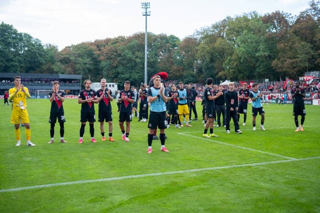 Die Koelner Spieler bedanken sich bei ihren Fans fuer die Unterstuetzung. Viktoria Koeln vs. 1. FC Nuernberg, Fussball, DFB-Pokal, 1. Runde, Saison 2026 2027, 22.08.2026 DFL DFB Regulations prohibit any use of Photographs as image sequences and or Quasivideo Viktoria Koeln vs. 1. FC Nuernberg, Fussball, DFB-Pokal, 1. Runde, Saison 2026 2027, 22.08.2026 Koeln *** The Cologne players thank their fans for their support: Viktoria Cologne vs. 1. FC Nuremberg, Soccer, DFB Cup, 1st Round, 2026–2027 Season, August 22, 2026. DFL and DFB regulations prohibit any use of photographs as image sequences and or quasi-video. Viktoria Cologne vs. 1. FC Nuremberg, Soccer, DFB Cup, Round 1, 2026–2027 season, August 22, 2026 Cologne Copyright: xEibner-Pressefoto ThomasxHaeslerx EP_THR