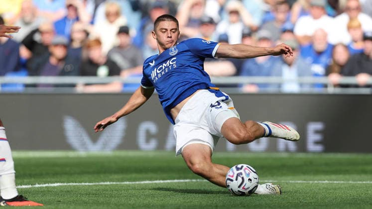 Everton v Crystal Palace, Premier League Everton defender Vitaliy Mykolenko (16) during the Premier League match between Everton and Crystal Palace at Hill Dickinson Stadium, Liverpool, UK on 22 August 2026. Liverpool Hill Dickinson Stadium Merseyside UK Editorial use only DataCo restrictions apply See www.football-dataco.com , Copyright: xCraigxGallowayx PSI-24740-0029