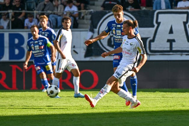 SOCCER - BL, Altach vs Hartberg ALTACH,AUSTRIA,22.AUG.26 - SOCCER - ADMIRAL Bundesliga, SCR Altach vs TSV Hartberg. Image shows Marco Hoffmann (Hatberg) and Patrick Greil (Altach).  GEPAxpictures xOliverxLerch