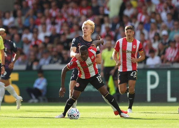 22nd August 2026; Gtech Community Stadium, Brentford, London, England; Premier League Football, Brentford versus Tottenham Hotspur; Lucas Bergvall of Tottenham Hotspur challenges Dango Ouattara of Brentford JohnxPatrickxFletcher