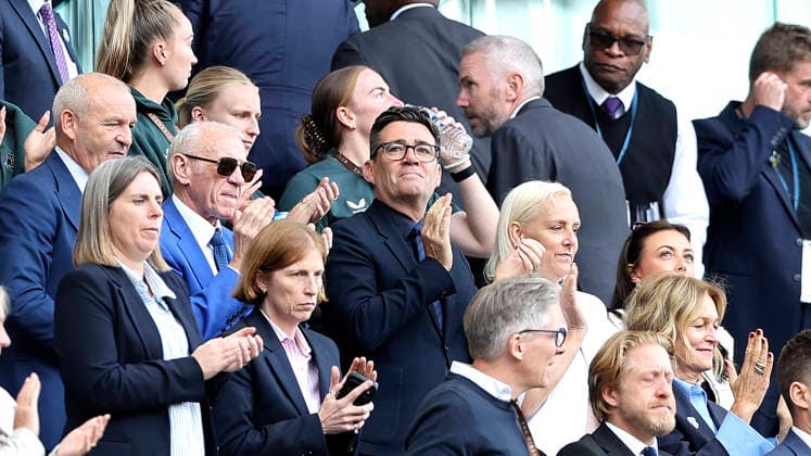 Everton v Crystal Palace, Premier League Prime Minister Andy Burnham during the Premier League match between Everton and Crystal Palace at Hill Dickinson Stadium, Liverpool, UK on 22 August 2026. Liverpool Hill Dickinson Stadium Merseyside UK Editorial use only DataCo restrictions apply See www.football-dataco.com , Copyright: xCraigxGallowayx PSI-24740-0035