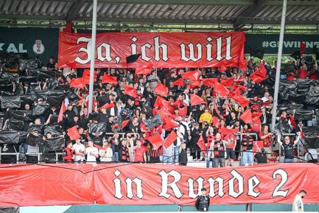 machen eine choreographie waehrend des DFB-Pokal 1 Runde Spiels zwichen SG Sonnenhof Grossaspach v Arminia Bielefeld, Wir machen Druck Arena am 22. August 2026 in Grossaspach, Deutschland. (Foto von Harry Langer DeFodi Images) +++ doing a choreography during the DFB-Pokal 1 Runde match between SG Sonnenhof Grossaspach v Arminia Bielefeld at Wir machen Druck Arena on August 22, 2026 in Grossaspach, Germany. (Photo by Harry Langer DeFodi Images) (Photo by Harry Langer DeFodi Images) DFB DFL REGULATIONS PROHIBIT ANY USE OF PHOTOGRAPHS AS IMAGE SEQUENCES AND OR QUASI-VIDEO. - *** Performing a choreographed routine during the DFB Cup first-round match between SG Sonnenhof Grossaspach and Arminia Bielefeld, Wir machen Druck Arena on August 22, 2026, in Grossaspach, Germany. Photo by Harry Langer, DeFodi Images. Performing a choreographed routine during the DFB Cup first-round match between SG Sonnenhof Grossaspach and Arminia Bielefeld at Wir machen Druck Arena on August 22, 2026 in Grossaspach, Germany. Photo by Harry Langer, DeFodi Images. Photo by Harry Langer, DeFodi Images. DFB and DFL regulations prohibit any use of photographs as image sequences and or quasi-video.