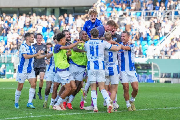 22.08.2026, xydrx, Fußball, DFB Pokal, 1. FC Saarbrücken - Hertha BSC, Saison 2026 2027, Ludwigsparkstadion: Die Spieler von Hertha BSC bejubeln den Sieg DFB regulations prohibit any use of photographs as image sequences and or quasi-video. *** August 22, 2026, xydrx, Soccer, DFB Cup, 1. FC Saarbrücken vs. Hertha BSC, 2026–2027 season, Ludwigspark Stadium: Hertha BSC players celebrate their victory. DFB regulations prohibit any use of photographs as image sequences and or quasi-video. Copyright: HMBxMedia YannisxDreimann