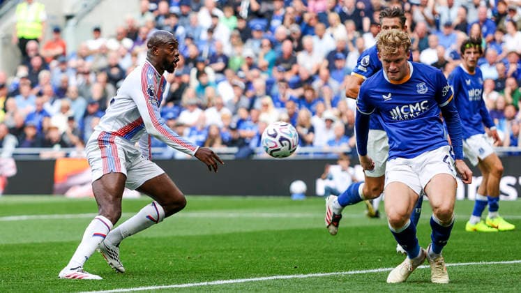 Everton v Crystal Palace, Premier League Crystal Palace forward Jean-Philippe Mateta (14) and Everton defender Jarrad Branthwaite (4) during the Premier League match between Everton and Crystal Palace at Hill Dickinson Stadium, Liverpool, UK on 22 August 2026. Liverpool Hill Dickinson Stadium Merseyside UK Editorial use only DataCo restrictions apply See www.football-dataco.com , Copyright: xCraigxGallowayx PSI-24740-0039