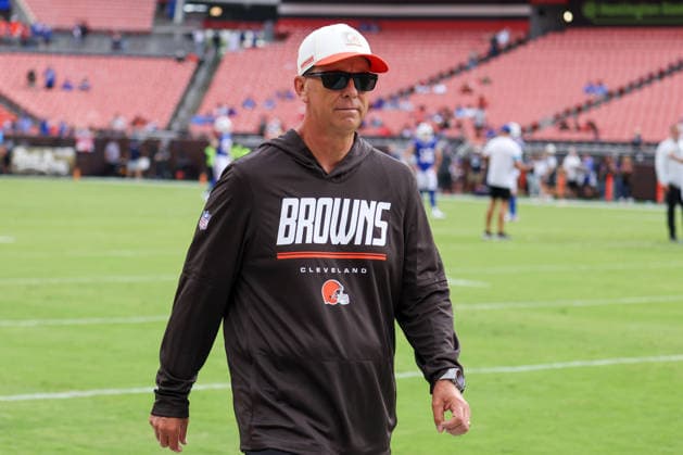 CLEVELAND, OH - AUGUST 22: Cleveland Browns head coach Todd Monken on the field prior to the National Football League preseason game between the Buffalo Bills and Cleveland Browns on August 22, 2026, at Huntington Bank Field in Cleveland, OH. (Photo by Frank Jansky Icon Sportswire) NFL, American Football Herren, USA AUG 22 Bills at Browns EDITORIAL USE ONLY Icon260822002
