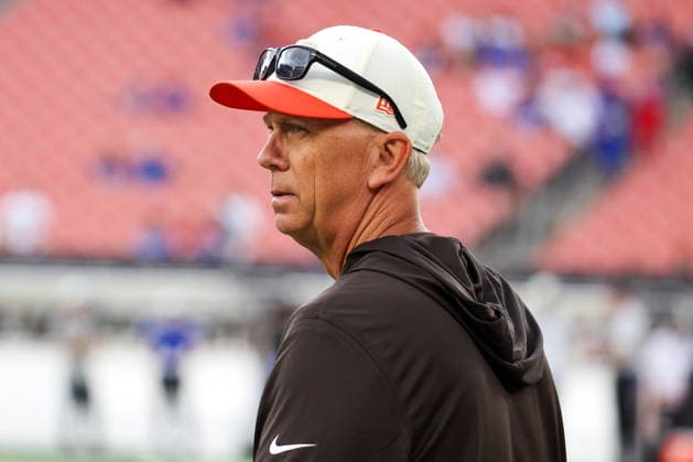 CLEVELAND, OH - AUGUST 22: Cleveland Browns head coach Todd Monken on the field prior to the National Football League preseason game between the Buffalo Bills and Cleveland Browns on August 22, 2026, at Huntington Bank Field in Cleveland, OH. (Photo by Frank Jansky Icon Sportswire) NFL, American Football Herren, USA AUG 22 Bills at Browns EDITORIAL USE ONLY Icon260822003