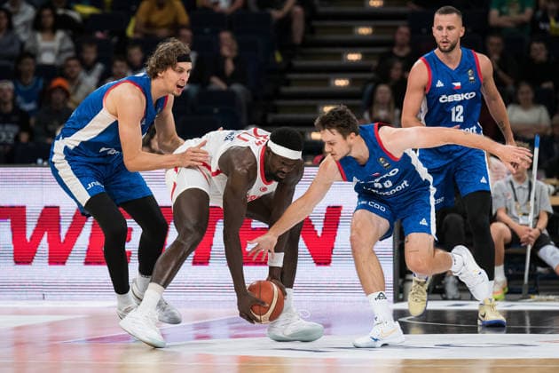 Basketball, Turkish Airlines Supercup 2026, Türkei - Tschechien, Barclays Arena (Hamburg), 22.08.2026, Spiel um Platz 3 v.l.n.r.: Adam Kejval ( 11, TSCHECHIEN, Center Big, Menorca), Adem Bona ( 30, TÜRKEI, Center, Philadelphia 76ers), Frantisek Rylich ( 73, TSCHECHIEN, Wing, Slavia Praha NBK) *** Basketball, Turkish Airlines Supercup 2026, Turkey vs. Czech Republic, Barclays Arena Hamburg, August 22, 2026, Third-place game, from left to right: Adam Kejval 11, CZECH REPUBLIC, power forward, Menorca; Adem Bona 30, TURKEY, center, Philadelphia 76ers; Frantisek Rylich 73, CZECH REPUBLIC, small forward, Slavia Prague NBK