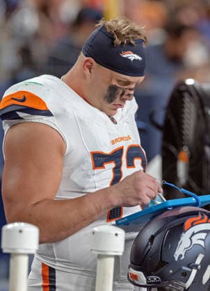 August 22, 2026, Denver, Colorado, USA: Broncos LT GARETT BOLLES looks at his plays during the 1st. Half at Empower Field at Mile High Friday evening. Packers beat the Broncos in Pre-Season 33-13. Credit Image: ZUMA Press Wire) NFL, American Football Herren, USA Pre-Season 2026 - Packers Beat The Broncos In Pre-Season 33-13 Friday Evening.  - ZUMAav4_ 20260822_zaf_av4_054 Copyright: xHectorxAcevedox
