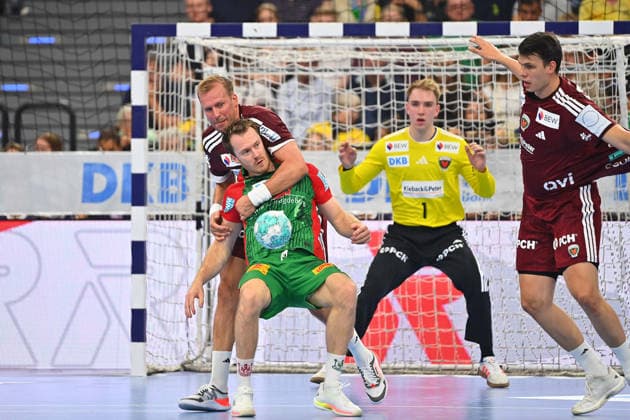 Max DAJ (Fuechse Berlin), Aktion,Zweikampf gegen Felix CLAAR (SC Magdeburg). hi:Torwart Lasse LUDWIG (Fuechse Berlin). Handball Rexel Super Cup 2026 der Maenner SC Magdeburg vs. Fuechse Berlin am 22.08.2026 SAP GARDEN Muenchen. *** Max DAJ, Fuechse Berlin, Action,One-on-one against Felix CLAAR of SC Magdeburg; goalkeeper Lasse LUDWIG of Fuechse Berlin; Rexel Super Cup 2026 Men’s Handball: SC Magdeburg vs. Fuechse Berlin on August 22, 2026, at SAP GARDEN in Munich