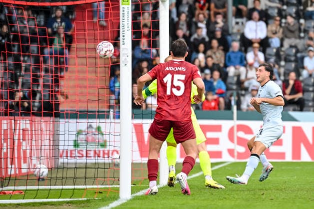 Stefano Russo (Arminia Bielefeld) Torschuss zum 1:1 waehrend des DFB-Pokal 1 Runde Spiels zwichen SG Sonnenhof Grossaspach v Arminia Bielefeld, Wir machen Druck Arena am 22. August 2026 in Grossaspach, Deutschland. (Foto von Harry Langer DeFodi Images) +++ Stefano Russo (Arminia Bielefeld) scores his team s first goal during the DFB-Pokal 1 Runde match between SG Sonnenhof Grossaspach v Arminia Bielefeld at Wir machen Druck Arena on August 22, 2026 in Grossaspach, Germany. (Photo by Harry Langer DeFodi Images) (Photo by Harry Langer DeFodi Images) DFB DFL REGULATIONS PROHIBIT ANY USE OF PHOTOGRAPHS AS IMAGE SEQUENCES AND OR QUASI-VIDEO. - *** Stefano Russo of Arminia Bielefeld takes a shot on goal to tie the score at 1–1 during the DFB Cup first-round match between SG Sonnenhof Grossaspach and Arminia Bielefeld at the Wir machen Druck Arena on August 22, 2026, in Grossaspach, Germany. Photo by Harry Langer, DeFodi Images. Stefano Russo of Arminia Bielefeld scores his team’s first goal during the DFB Cup first-round match between SG Sonnenhof Grossaspach and Arminia Bielefeld at Wir machen Druck Arena on August 22, 2026 in Grossaspach, Germany. Photo by Harry Langer, DeFodi Images. Photo by Harry Langer, DeFodi Images. DFB and DFL regulations prohibit any use of photographs as image sequences and or quasi-video.