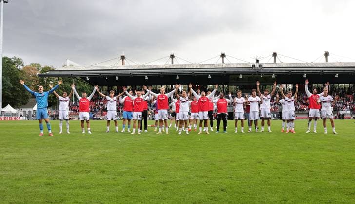 22.08.2026 - Fussball - Saison 2026 2027 - DFB Pokal Vereinspokal - 01. Runde: Viktoria Köln - 1. FC Nürnberg Nuernberg FCN ( Club ) - Sportfoto Zink DaMa - xdaxmax - regulations prohibit any use of photographs as image sequences and or quasi-video - Jubel Freude nach Spielende - Mannschaft Team des FCN feiert mit Clubfan Clubfans FCN-Fans Fans *** August 22, 2026 Soccer Season 2026–2027 DFB Cup Club Cup First Round Viktoria Köln 1 FC Nürnberg Nuremberg FCN Club Sports Photo Zink DaMa xdaxmax regulations prohibit any use of photographs as image sequences and or quasi-video celebrationsJubilation after the game: The FCN team celebrates with club fans, FCN fans