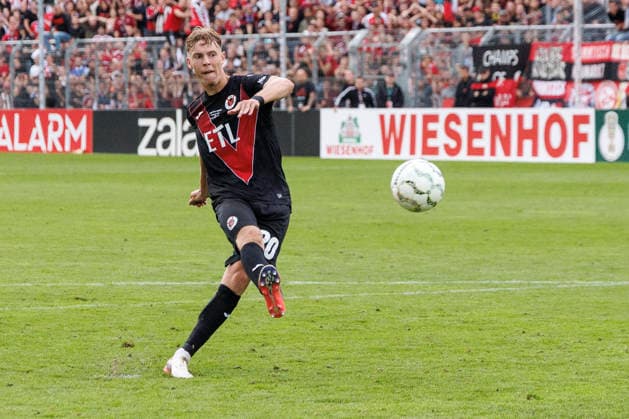 KOELN, GERMANY - AUGUST 22, 2026: Niklas Swider (Viktoria Koeln, 20) shoots a penalty in the shootout during the DFB-Cup match between Viktoria Koeln vs. 1. FC Nuernberg at the Sportpark Hoehenberg on August 22, 2026 in Koeln, Germany. DFL REGULATIONS PROHIBIT ANY USE OF PHOTOGRAPHS AS IMAGE SEQUENCES AND OR QUASI-VIDEO. Nordrhein-Westfalen Germany Copyright: xAxelxKohringx