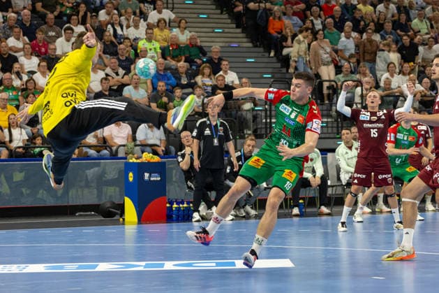 Shot on goal by Elvar Orn Jonsson (SC Magdeburg, 19) against Andreas Palicka (Füchse Berlin, 12), SC Magdeburg vs. Füchse Berlin, Handball, HBL, REXEL SUPER CUP, 2026, 22.08.2026 Munich SAP Garden Germany Copyright: xPFA BjörnxKeckerx