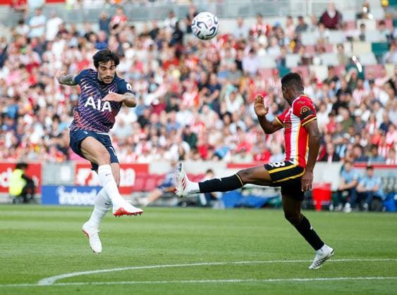 Sandro Tonali of Tottenham Hotspur shoots high over the goal Brentford v Tottenham Hotspur, Premier League, Football, Gtech Community Stadium, London, UK - 22 Aug 2026London Gtech Community Stadium United Kingdom EDITORIAL USE ONLY No use with unauthorised audio, video, data, fixture lists, club league logos or live services. Online in-match use limited to 120 images, no video emulation. No use in betting, games or single club league player publications.  Copyright: xMattxImpey Shutterstockx 17112717k