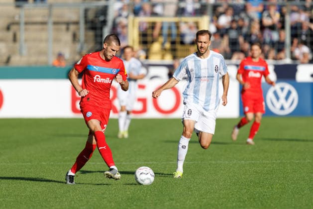David Zec (26, Holstein Kiel) beim Spiel zwischen TSV 1860 München v Holstein Kiel, Fussball, Herren, Dfb Pokal, 2026 2027, 1.Runde am 22.08.2026 in München, Städtisches Stadion an der Grünwalder Straße. Bayern Deutschland *** David Zec, 26, Holstein Kiel, during the match between TSV 1860 Munich and Holstein Kiel, soccer, men s, DFB Cup, 2026–2027, First Round on August 22, 2026, in Munich, Städtisches Stadion an der Grünwalder Straße, Bavaria, Germany
