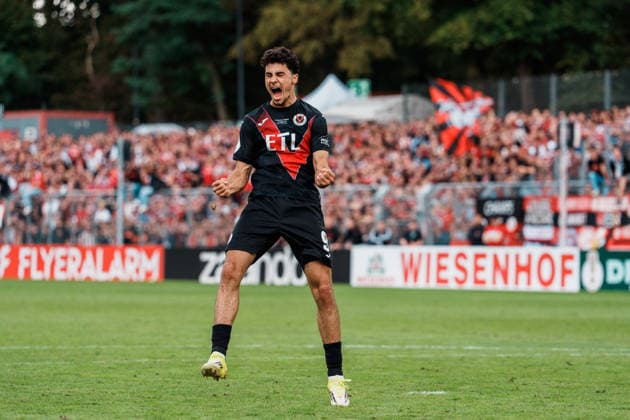 Deutschland, Köln (Sportpark Höhenberg): DFB-Pokal, 1. Runde, FC Viktoria Köln - 1. FC Nürnberg, Jubel Jakob Sachse (FC Viktoria Köln, 9) nach Elfmeter Tor, Emotionen Copyright: xThiemoxRudolphx
