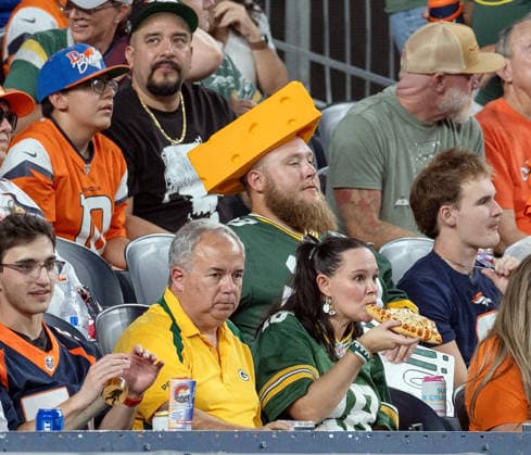 August 22, 2026, Denver, Colorado, USA: Packers fans look on from the end zone during the 2nd. Half at Empower Field at Mile High Friday evening. Packers beat the Broncos in Pre-Season 33-13. Credit Image: ZUMA Press Wire) Denver USA - ZUMAav4_ 20260822_zaf_av4_012 Copyright: xHectorxAcevedox