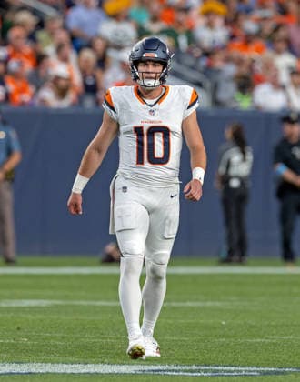 August 22, 2026, Denver, Colorado, USA: Broncos QB BO NIX walks to the huddle during the 1st. Half at Empower Field at Mile High Friday evening. Packers beat the Broncos in Pre-Season 33-13. Credit Image: ZUMA Press Wire) Denver USA - ZUMAav4_ 20260822_zaf_av4_016 Copyright: xHectorxAcevedox