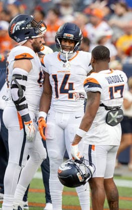 August 22, 2026, Denver, Colorado, USA: Broncos WR COURTLAND SUTTON, center, chats with team mate JAYLEN WADDLE, right, during warm-ups in the 1st. Half at Empower Field at Mile High Friday evening. Packers beat the Broncos in Pre-Season 33-13. Credit Image: ZUMA Press Wire) Denver USA - ZUMAav4_ 20260822_zaf_av4_017 Copyright: xHectorxAcevedox