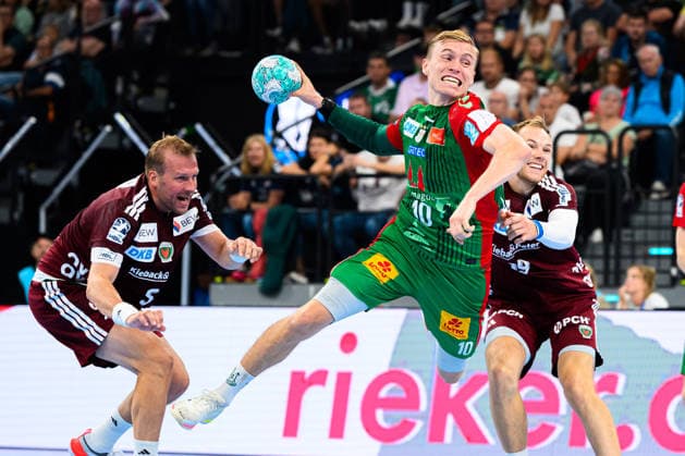 Muenchen: HBL Super Cup 2026 - SC Magdeburg - Fuechse Berlin v.li. Max Darj (Berlin), Gisli Thorgeir Kristjansson (SC Magdeburg), Mathias Gidsel (Berlin) Muenchen SAP Garden Bayern Deutschland *** Munich HBL Super Cup 2026 SC Magdeburg vs. Fuechse Berlin: Max Darj (Berlin), Gisli Thorgeir Kristjansson (SC Magdeburg), Mathias Gidsel (Berlin); Munich SAP Garden, Bavaria, Germany