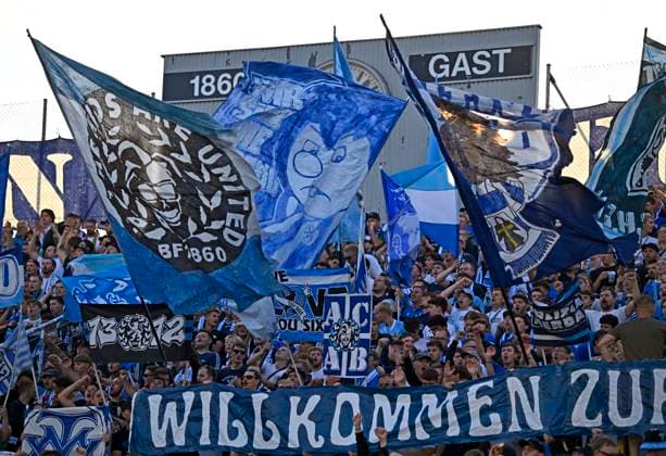 22.08.2026, Fussball DFB-Pokal 2026 27, 1.Runde, TSV 1860 München - Holstein Kiel, im Stadion an der Grünwalderstrasse in München, Die 60ger Fans - Willkommen ***DFL and DFB regulations prohibit any use of photographs as image sequences and or quasi-video.*** *** August 22, 2026, DFB Cup 2026–27, First Round, TSV 1860 Munich vs. Holstein Kiel, at the stadium on Grünwalderstrasse in Munich, Welcome, 60s fans ***DFL and DFB regulations prohibit any use of photographs as image sequences and or quasi-video***