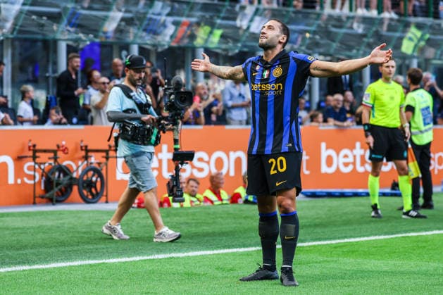 IPA87700694 - Hakan Calhanoglu of FC Internazionale celebrates after scoring a goal during a 2026 27 Serie A soccer match between FC Internazionale and AC Monza  Copyright: xFabrizioxCarabelli IPAxSportx xx 87700694