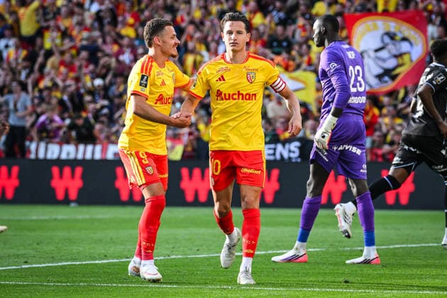 August 22, 2026, Lens, France, France: Florian THAUVIN of Lens celebrate his goal with Thorgan HAZARD of Lens during the Ligue 1 match between RC Lens and AJ Auxerre at Bollaert-Delelis Stadium on August 22, 2026 in Lens, France. RC Lens V AJ Auxerre - Ligue 1  - ZUMAm308 20260822_zsp_m308_016 Copyright: xMatthieuxMirvillex