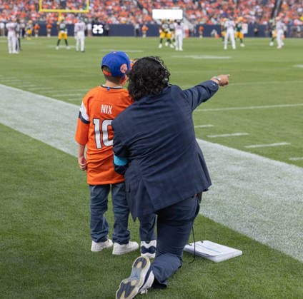 August 22, 2026, Denver, Colorado, USA: Broncos Kick Off Kid of the game gets instructions of where to pick up the tee after the kick-off and return it to the sidelines during the 1st. Half at Empower Field at Mile High Friday evening. Packers beat the Broncos in Pre-Season 33-13. Credit Image: ZUMA Press Wire) Denver USA - ZUMAav4_ 20260822_zaf_av4_031 Copyright: xHectorxAcevedox
