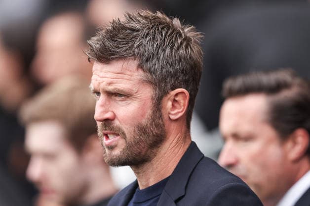 Hull City v Manchester United, ManU - Premier League 2026 27 Michael Carrick, manager of Manchester United, looks on during the Premier League match between Hull City and Manchester United at MKM Stadium in Hull, United Kingdom, on August 22, 2026. Hull East Riding of Yorkshire United Kingdom  Copyright: xNewsxImagesx originalFilename:cosgrove-premierl260822_npOEL.jpg