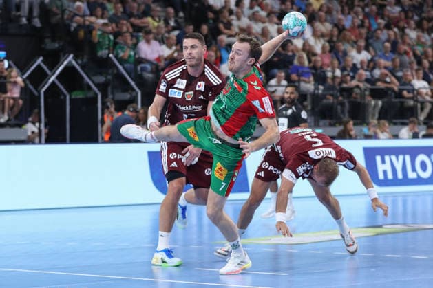 22.08.2026, xgox, Handball, Rexel Supercup 2026, SC Magdeburg - Füchse Berlin, v.l. Felix Claar (Magdeburg, 7) wirft Tor, Torschuetze, erzielt Tor, Treffer, scores the goal München *** August 22, 2026, xgox, Handball, Rexel Supercup 2026, SC Magdeburg vs. Füchse Berlin, from left: Felix Claar (Magdeburg), takes 7 shots, goal scorer, scores a goal, Munich