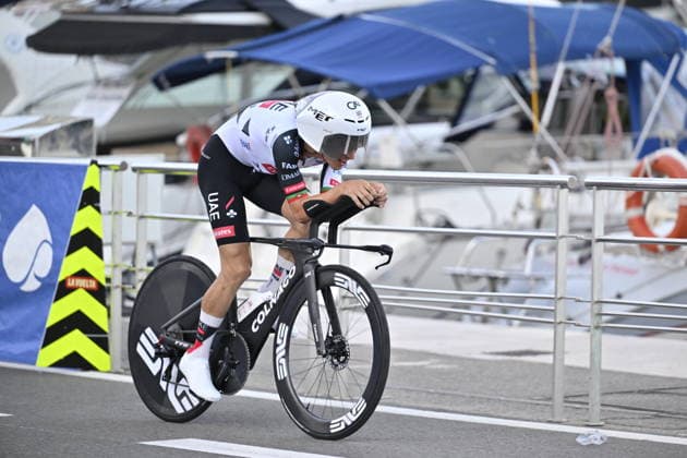 Salida de la Vuelta Ciclista a Espana en Mónaco Un ciclista durante la salida de la Vuelta Ciclista a Espana, a 22 de agosto de 2026, en Mónaco (Francia). La Vuelta Ciclista a Espana 2026 arranca hoy, 22 de agosto, en Mónaco y termina el domingo 13 de septiembre en Granada. Serán 21 etapas, 3.275 km y más de 58.000 metros de desnivel acumulado; por primera vez, la llegada final no será en Madrid, sino en el entorno de la Alhambra. 22 AGOSTO 2026;VUELTA CICLISTA;REALEZA;CICLISMO;BICIS;BICICLETAS;CONTRARRELOJ;SALIDA;PRIMERA ETAPA;MÓNACO;VUELTA;CASINO; Monaco (Francia) Monaco (Francia) Espana *** Start of the Vuelta a Espana in Monaco A cyclist at the start of the Vuelta a Espana on August 22, 2026, in Monaco, France. The 2026 Vuelta a Espana begins today, August 22, in Monaco and ends on Sunday, September 13, in Granada. There will be 21 stages, 3,275 km, and more than 58,000 meters of cumulative elevation gain. For the first time, the final finish will not be in Madrid, but in the vicinity of the Alhambra. AUGUST 22, 2026 CYCLING TOUR ROYALTY CYCLING BIKES BICYCLES TIME TRIAL START FIRST STAGE MONACO TOUR CASINO Monaco France Monaco France Spain  Copyright: xLaurentxCoustx xEuropaxPressx 7726336
