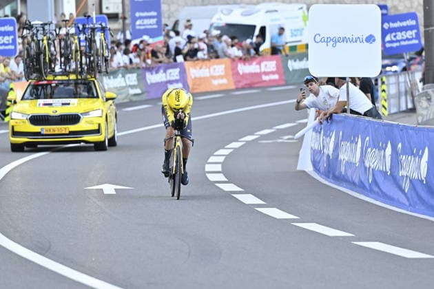 Salida de la Vuelta Ciclista a Espana en Mónaco Un ciclista durante la salida de la Vuelta Ciclista a Espana, a 22 de agosto de 2026, en Mónaco (Francia). La Vuelta Ciclista a Espana 2026 arranca hoy, 22 de agosto, en Mónaco y termina el domingo 13 de septiembre en Granada. Serán 21 etapas, 3.275 km y más de 58.000 metros de desnivel acumulado; por primera vez, la llegada final no será en Madrid, sino en el entorno de la Alhambra. 22 AGOSTO 2026;VUELTA CICLISTA;REALEZA;CICLISMO;BICIS;BICICLETAS;CONTRARRELOJ;SALIDA;PRIMERA ETAPA;MÓNACO;VUELTA;CASINO; Monaco (Francia) Monaco (Francia) Espana *** Start of the Vuelta a Espana in Monaco A cyclist at the start of the Vuelta a Espana on August 22, 2026, in Monaco, France. The 2026 Vuelta a Espana begins today, August 22, in Monaco and ends on Sunday, September 13, in Granada. There will be 21 stages, 3,275 km, and more than 58,000 meters of cumulative elevation gain. For the first time, the final finish will not be in Madrid, but in the vicinity of the Alhambra. AUGUST 22, 2026 CYCLING TOUR ROYALTY CYCLING BIKES BICYCLES TIME TRIAL START FIRST STAGE MONACO TOUR CASINO Monaco France Monaco France Spain  Copyright: xLaurentxCoustx xEuropaxPressx 7726338